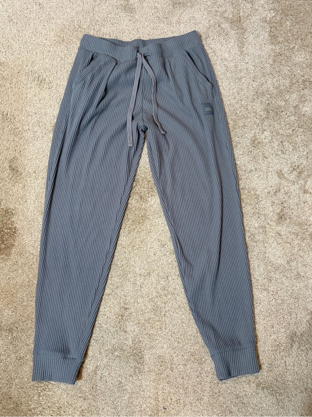 ALO Yoga Muse Sweatpant - Picture 6 of 8